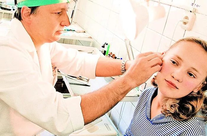 Descamação da pele da orelha: principais causas e métodos de tratamento
