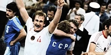 الجمباز الإيقاعي: تمارين أسطورية عن بعد مع الرياضيين السوفييت