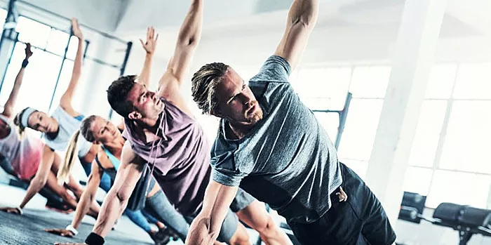 Fitnes klubi so spet odprti. Kako se zaščititi v telovadnici?