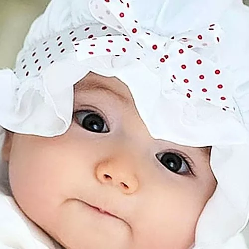 Pada usia berapa bayi yang baru lahir mula tersenyum?