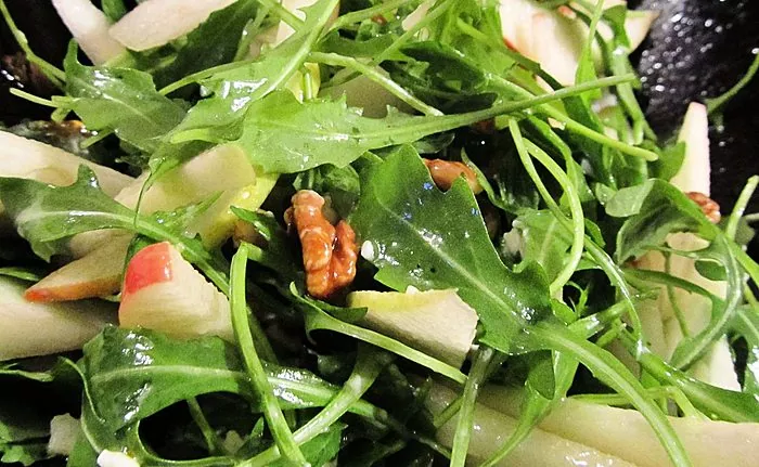 Salata od krušaka: jednostavni recepti za ukusan obrok