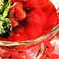 Pagluluto ng strawberry jelly: isang recipe para sa taglamig at milk-sour cream jelly