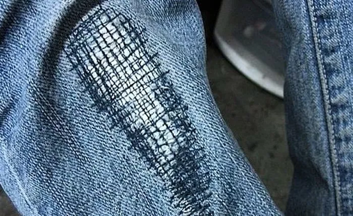 5 ide kreatif tentang cara memperbaiki lubang pada jeans