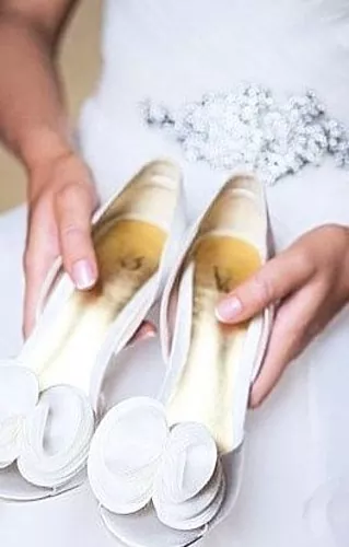 Padomi burvīgām līgavām un stilīgiem līgavaiņiem: 2015. gada kāzu modes tendences