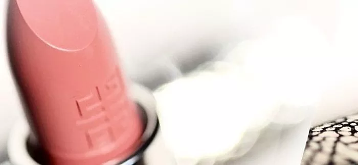 Lipstik matte: bagaimana cara memilih yang benar?