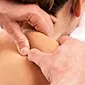 Aidake ennast: õppige kaela ja krae tsooni massaaži tegema