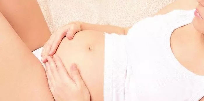 Μπορούν οι έγκυες γυναίκες να μασήσουν τα ούλα; Τα οφέλη και οι βλάβες της τσίχλας κατά τη διάρκεια της εγκυμοσύνης