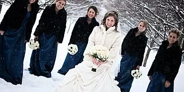 雪の魅力：冬の結婚式の開催
