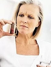 Kuidas menopausiga kuumahoogudest vabaneda: ravimid ja rahvapärased ravimid