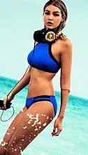 Trendovi odjeće na plaži - odabir kupaćeg kostima u bandeau