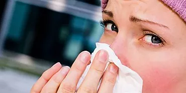قطره چشم برای آلرژی: چگونه دارو را انتخاب و استفاده کنیم؟