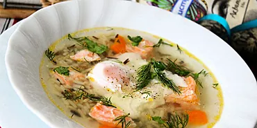 Przepisy na czerwone ryby: jak zrobić zupę z łososia?