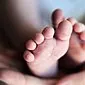 Mengapa bayi memiliki tangan dan kaki yang dingin: informasi untuk ibu