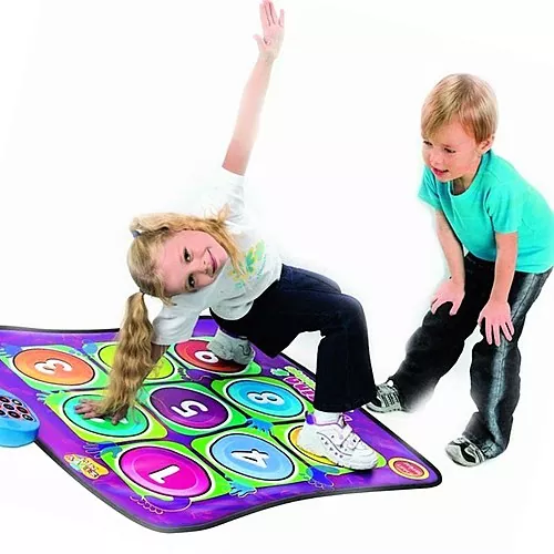 שטיח ריקוד הוא צעצוע פעיל ושימושי לילדים