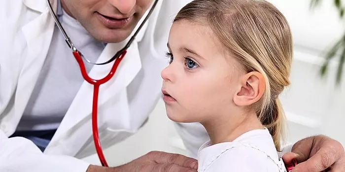 Alergiczny kaszel u dziecka: objawy i leczenie, eliminacja skurczów w domu