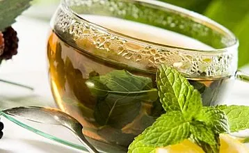 آیا کافئین در چای سبز وجود دارد؟