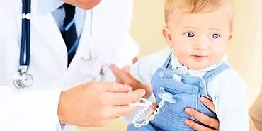 Hur farligt är testiklar för nyfödda pojkar och hur kan det botas?