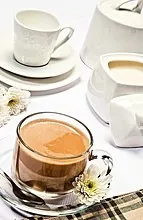 Salam dari India yang panas: menyediakan teh masala