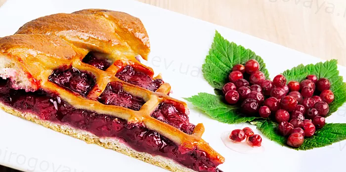 Pag-ayo lingonberry pie