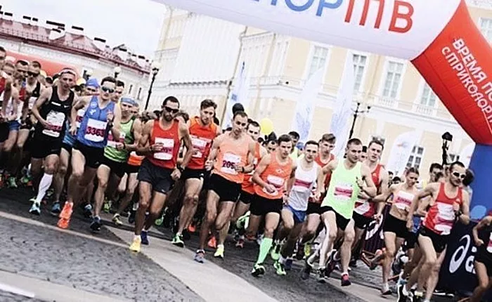 Correr en San Petersburgo: en que consistió el maratón de las Noches Blancas