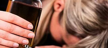 Apa yang harus dilakukan jika terjadi keracunan alkohol?