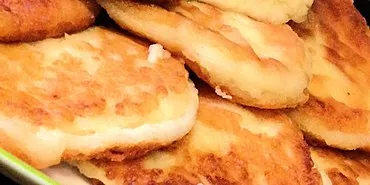 Nagluto kami mga lunhaw nga pancake sa sour gatas: ang labing kaayo nga mga resipe