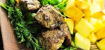Caractéristiques de la cuisson de la viande d'autruche: conseils et recettes