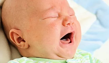 Bagaimana jika bayi bergulung sambil menangis?