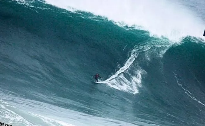 Course pour la plus grosse vague. L'histoire des surfeurs intrépides de Russie