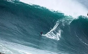 Race for the biggest wave. The history of fearless surfers from Russia