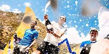 Adidas Elbrus World Race : 달리고, 일어나서, Elbrus를 숨쉬세요!