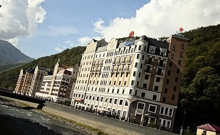 Arahan: apa yang harus dipertimbangkan ketika memilih hotel di pergunungan