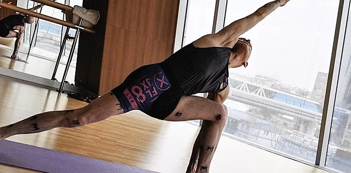 Triatleta Stretching: 6 asana essenziali per padroneggiare lo yoga