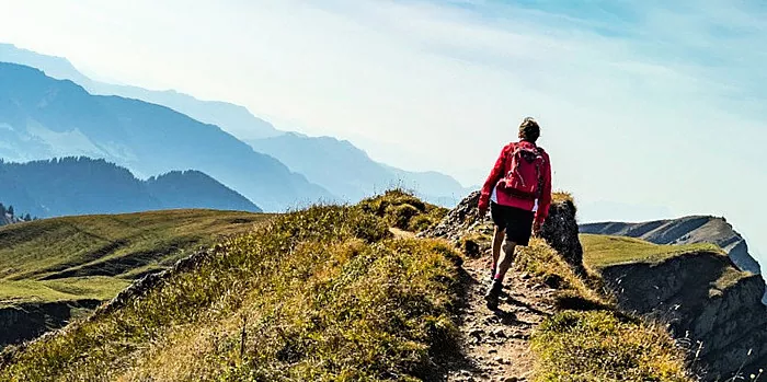 صعود به قله ها: پیاده روی به عنوان یک گزینه سالم برای تعطیلات ساحل