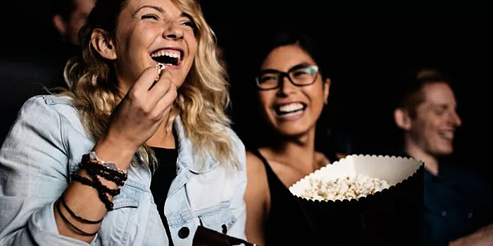 최대의 즐거움-최소 칼로리 : 건강한 영화 간식 선택