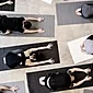 Perniagaan bukan wanita: mengapa lelaki juga harus memperhatikan yoga?