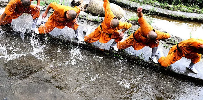 Survival sparring: kung giunsa ang tren sa mga monghe ni Shaolin