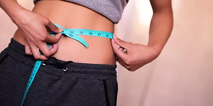 Perdere peso in 10 giorni: è realistico rimettersi in forma per il nuovo anno?