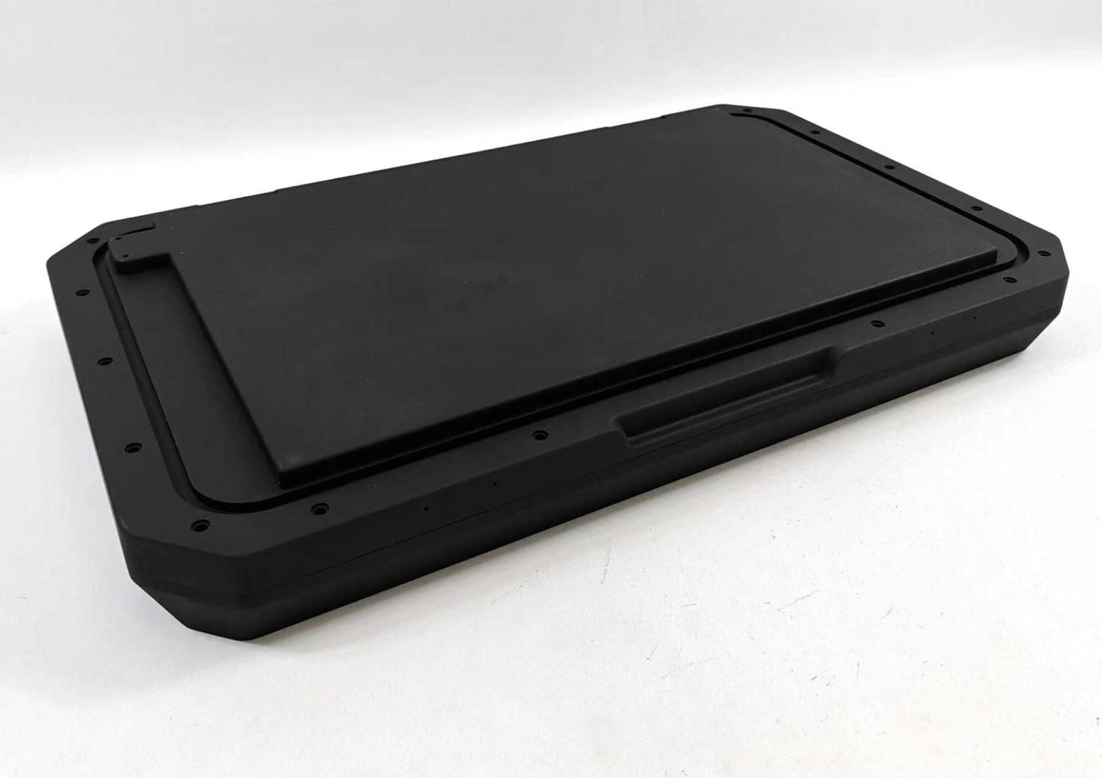 brisk plastic housing cnc milled cnc gefreesde behuizing zwart abs achterkant lange zijde perspectief.jpeg