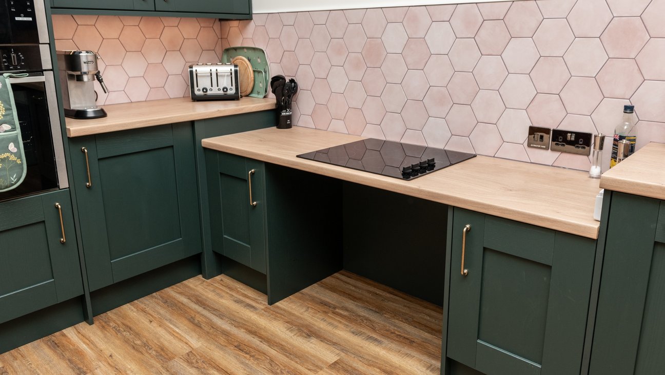 

                                        close up of roll under hob, with an espresso machine and dualit toaster and neff microwave above a neff hide and slide fan oven