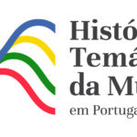 Ondas em tons de azul, amarelo, verde e vermelho, em alusão ao oceano entre Portugal e o Brasil e às cores das bandeiras dos dois países