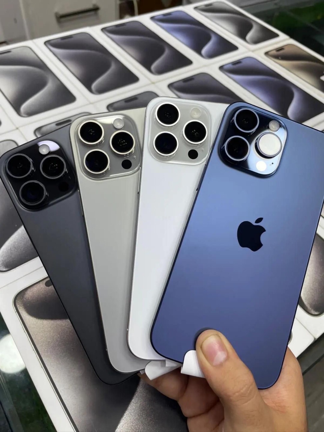 IPhone 15 Pro 128GB + полный комплект аксессуаров - изображение 2