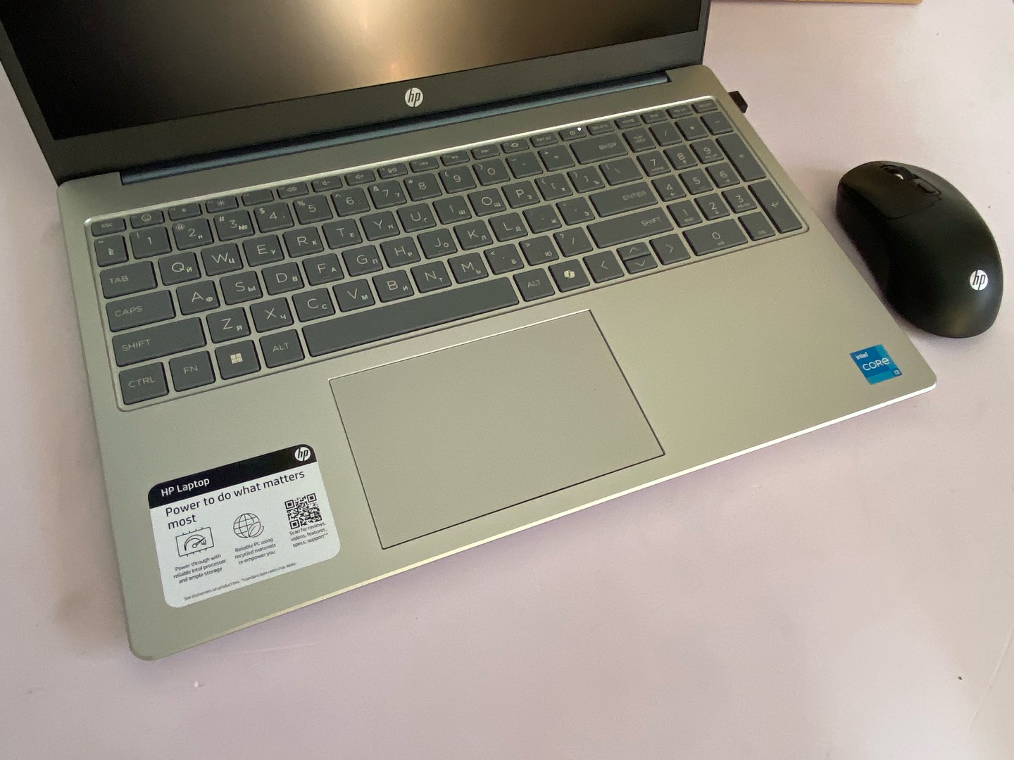 HP Laptop 15-fd0230WM — стиль, скорость и удобство в одном корпусе - изображение 11