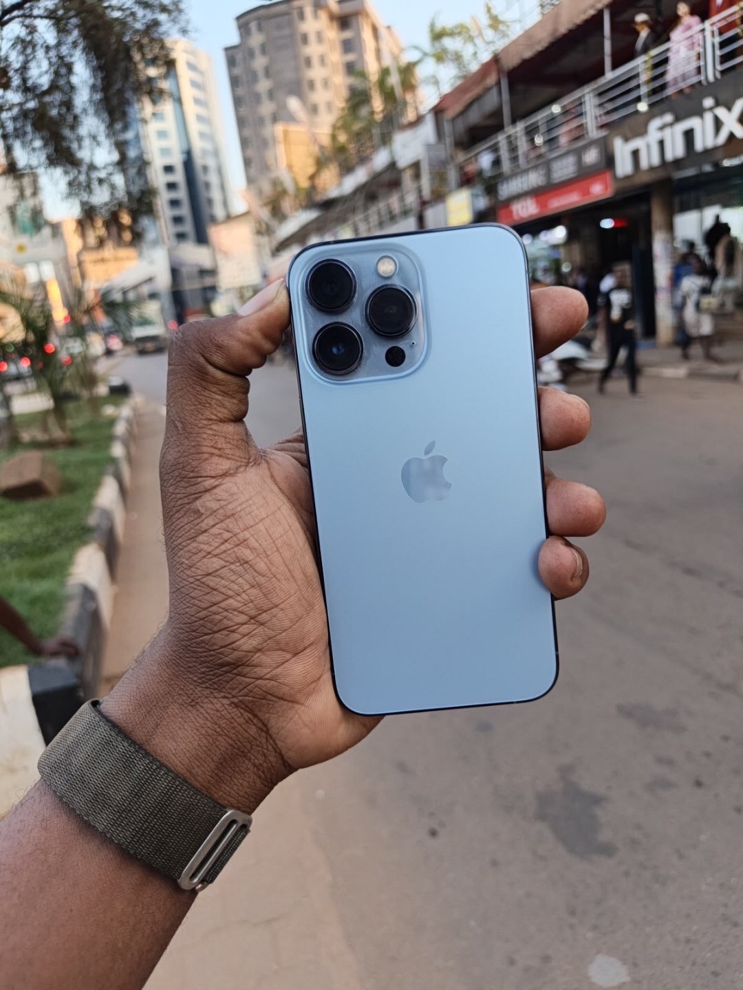 IPhone 13 Pro 128GB + полный комплект аксессуаров - изображение 2