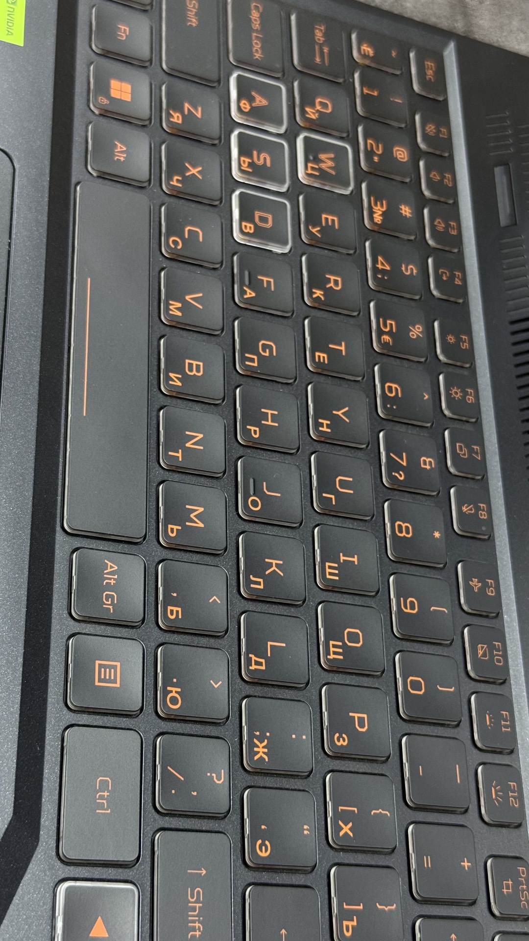 Acer Nitro V16 ANV16-71-760Q - изображение 3