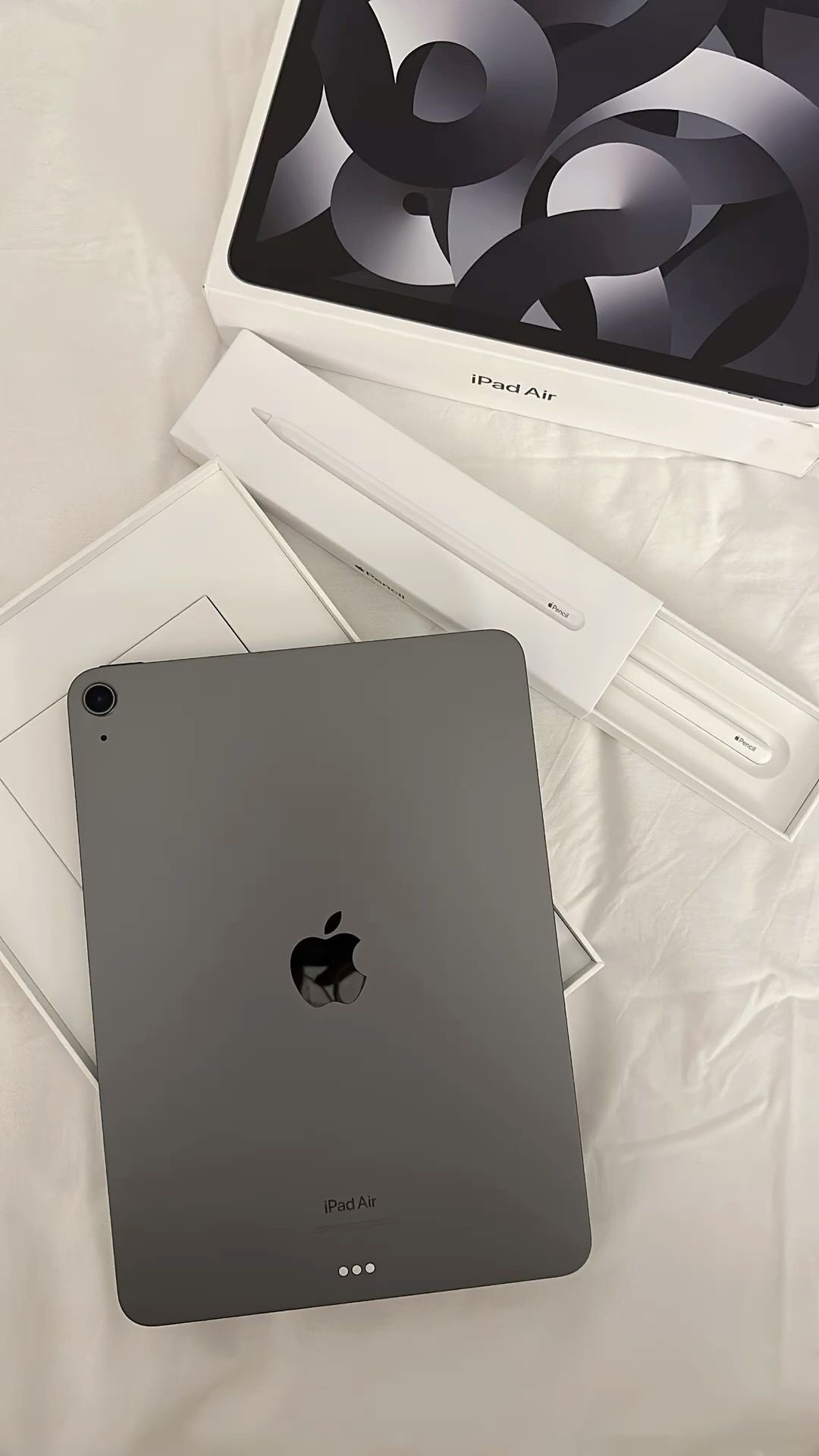 IPad Pro 11 256GB Wi-Fi + SIM + полный комплект аксессуаров