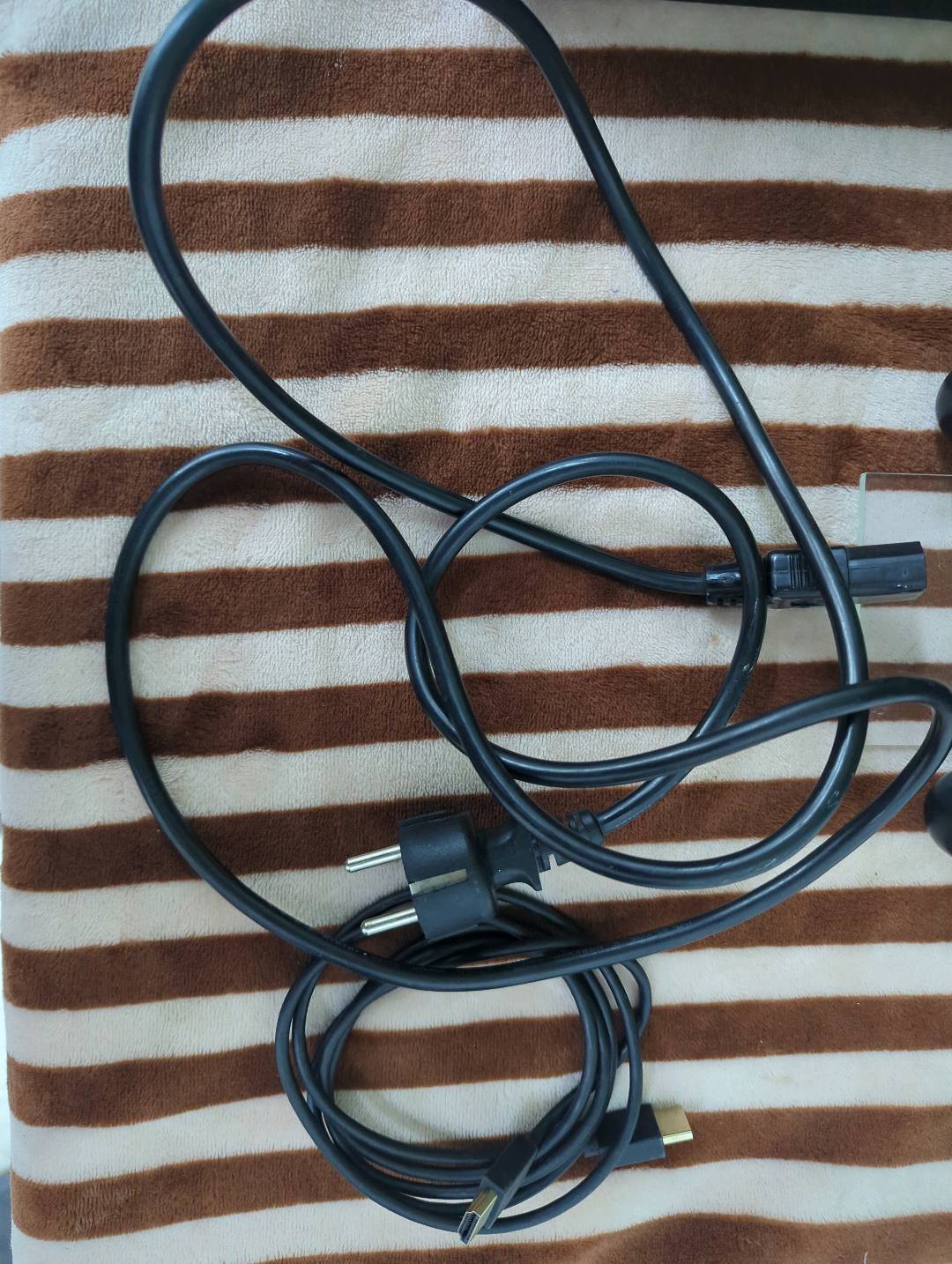 Продаю Sony playstation 4 PRO 1TB 2 controller original.Сони плейстейшен 4про 1000ГБ в очень хорошем состоянии мало играли. - изображение 4