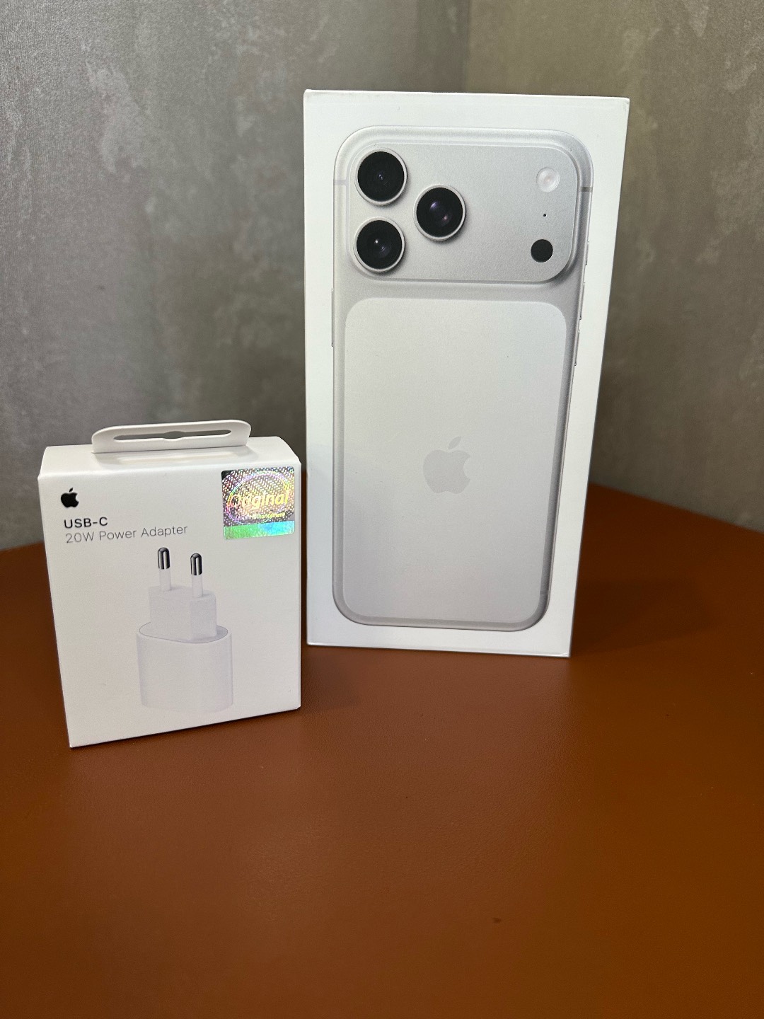 IPHONE 17 PRO 256gb e-SIM + оригинальный адаптер - изображение 2