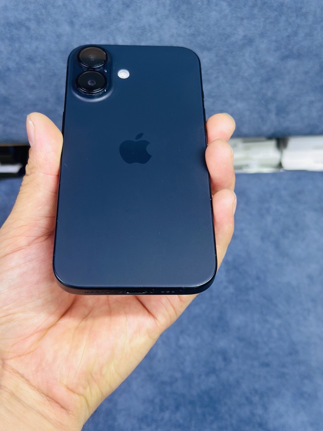 Айфон 16 обычный - изображение 4