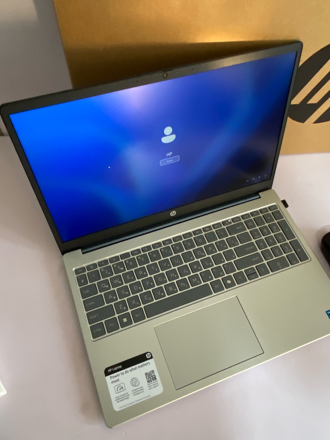 HP Laptop 15-fd0230WM — стиль, скорость и удобство в одном корпусе - изображение 10